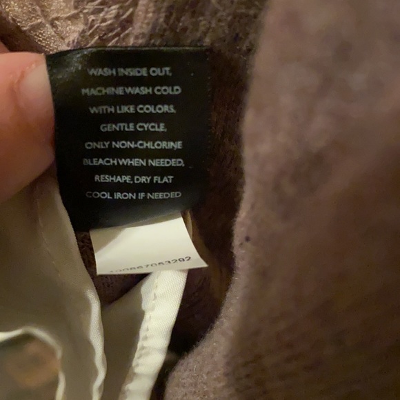 Vera Wang sweater - Picture 11 of 11